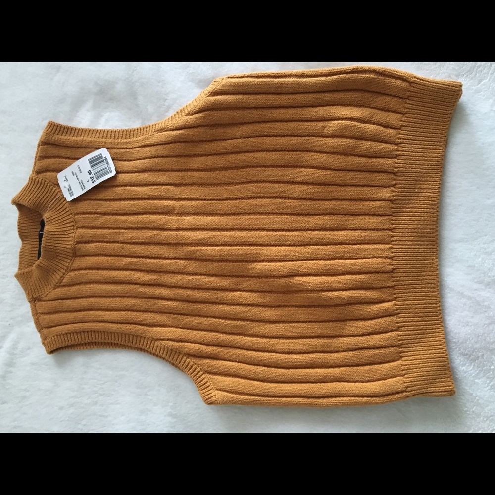 New cropped sleeveless sweater size L